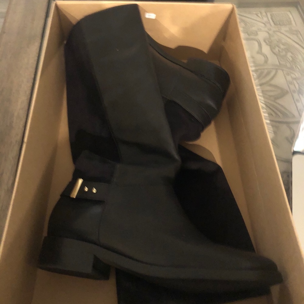 Beautiful Brand New Leather Suede Black Cole Hahn knee boots. 8.5 M.Never worn.